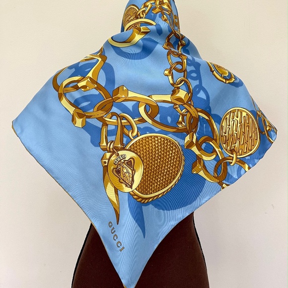 New Gucci Scarf Logo Chains Blue Gold Silk Wrap - Picture 5 of 11